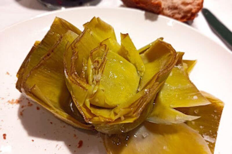 Alcachofas en Flor con aceite de oliva virgen y sal en escamas