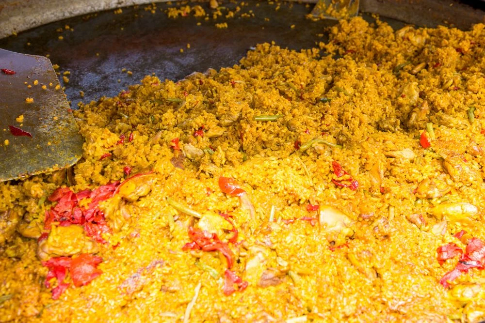 qué diferencia hay entre la paella y otros arroces españoles